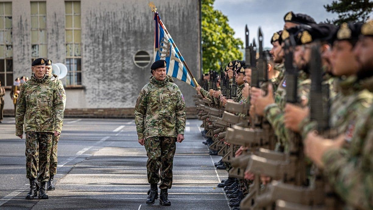 Grand Duke says farewell to army