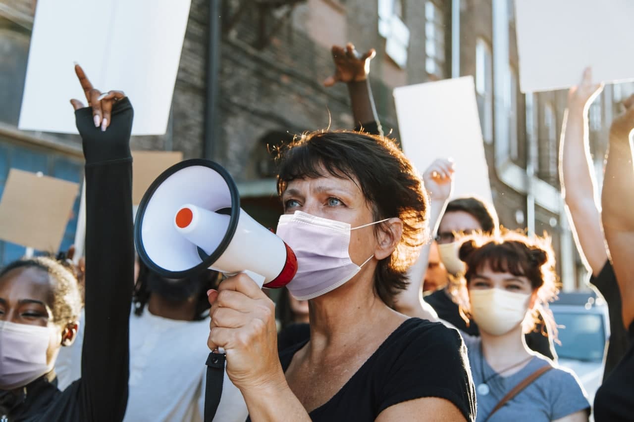 Митингующие напали на дом премьер-министра в Люксембурге