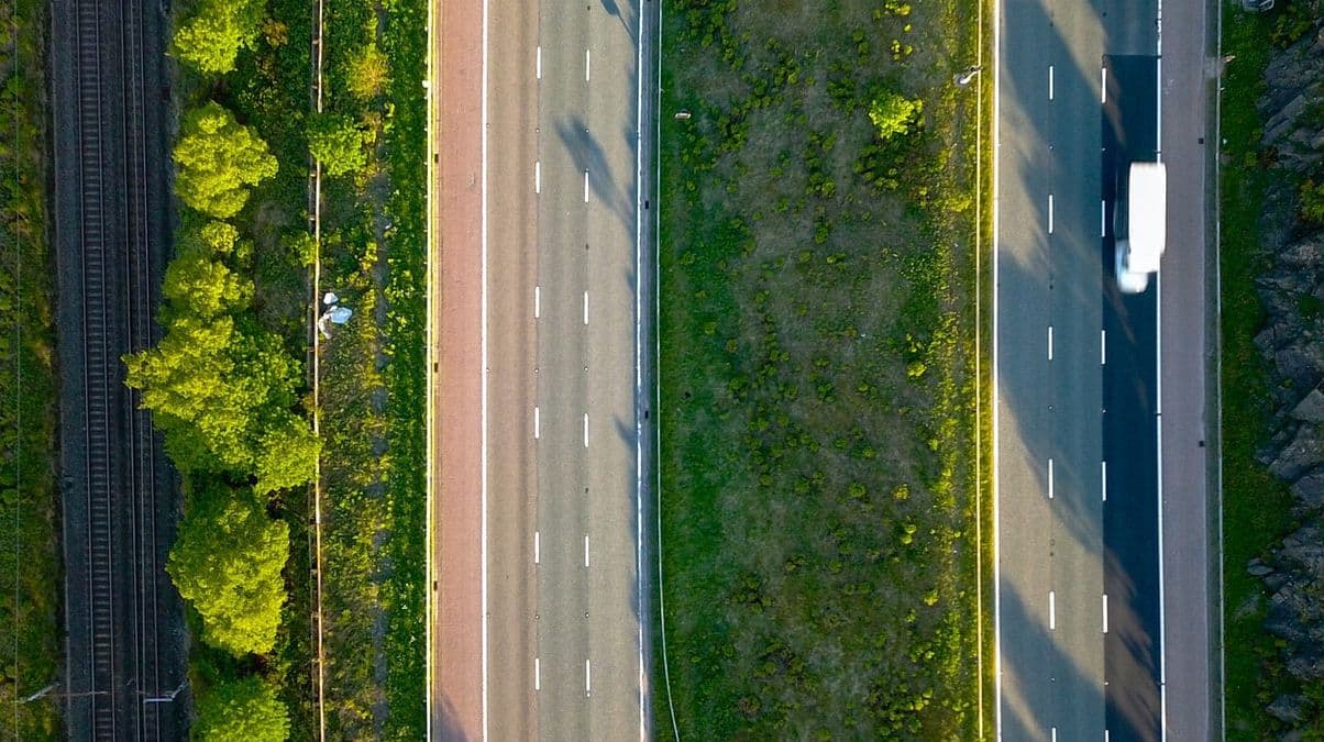 Автомобиль врезался в дерево на CR115, есть пострадавшие