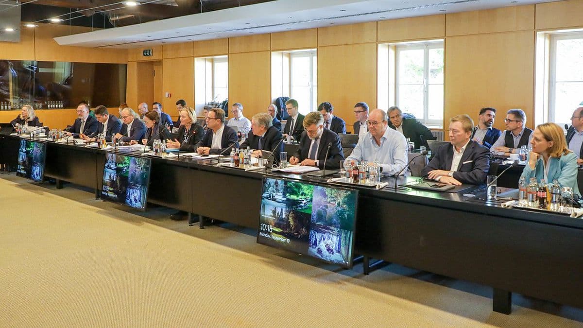 Tripartite meeting ends with «historic» agreement: gas price to grow no more than 15% of the current level