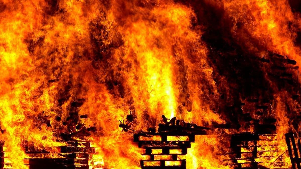 Пожар в Гревенмахере: эвакуировано более 30 человек