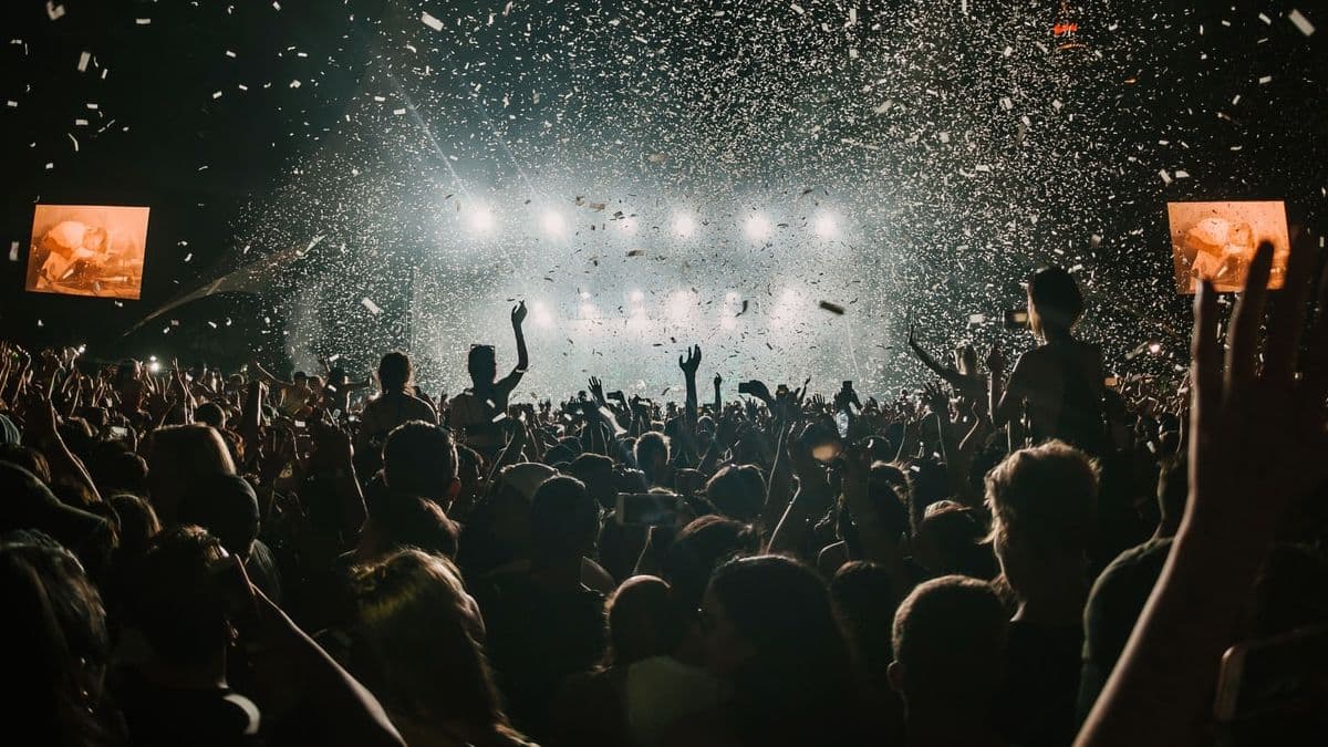 Десятки тысяч фанатов празднуют возвращение «Rock am Ring»