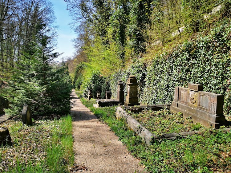 Luxembourg-Clausen,_cimetière_Malakoff_(104).jpg