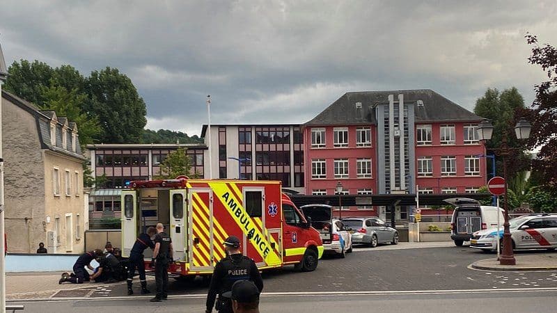 Напавшего на полицейского мужчину застрелили в Эттельбрюке