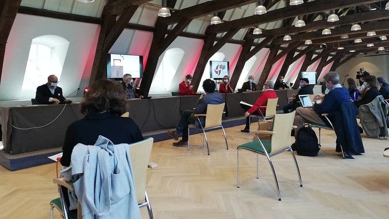 Закон о прозрачности информации уличен в формальности