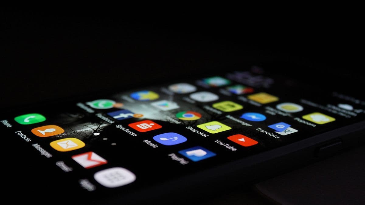 Meet and chat with neighbors through a new app