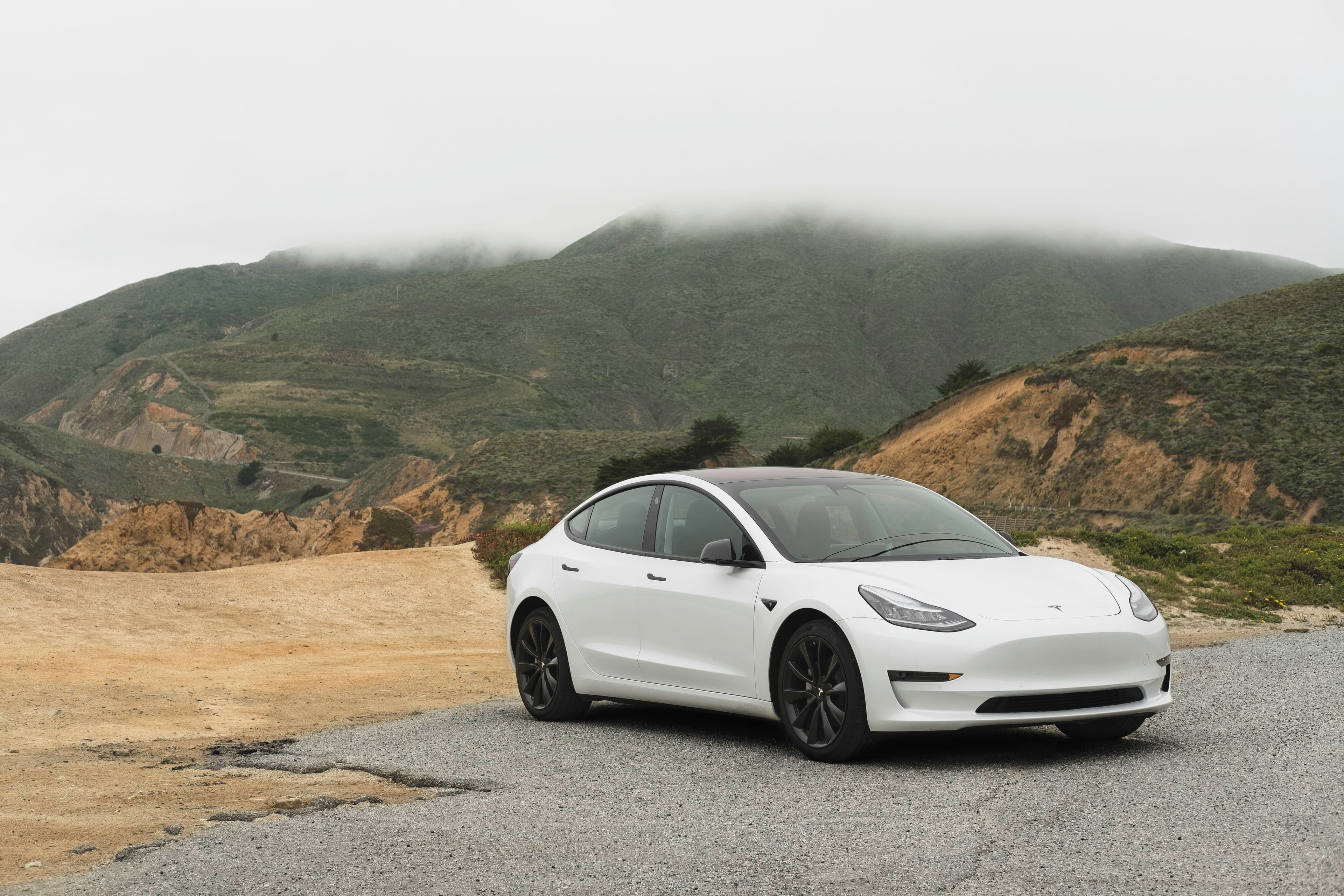 Завод Tesla в Германии остановлен