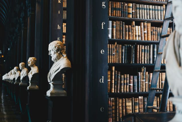Working as a lawyer in Luxembourg: wages, requirements, documents