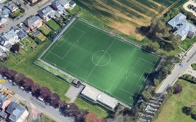 Terrain de football, source : Google Maps