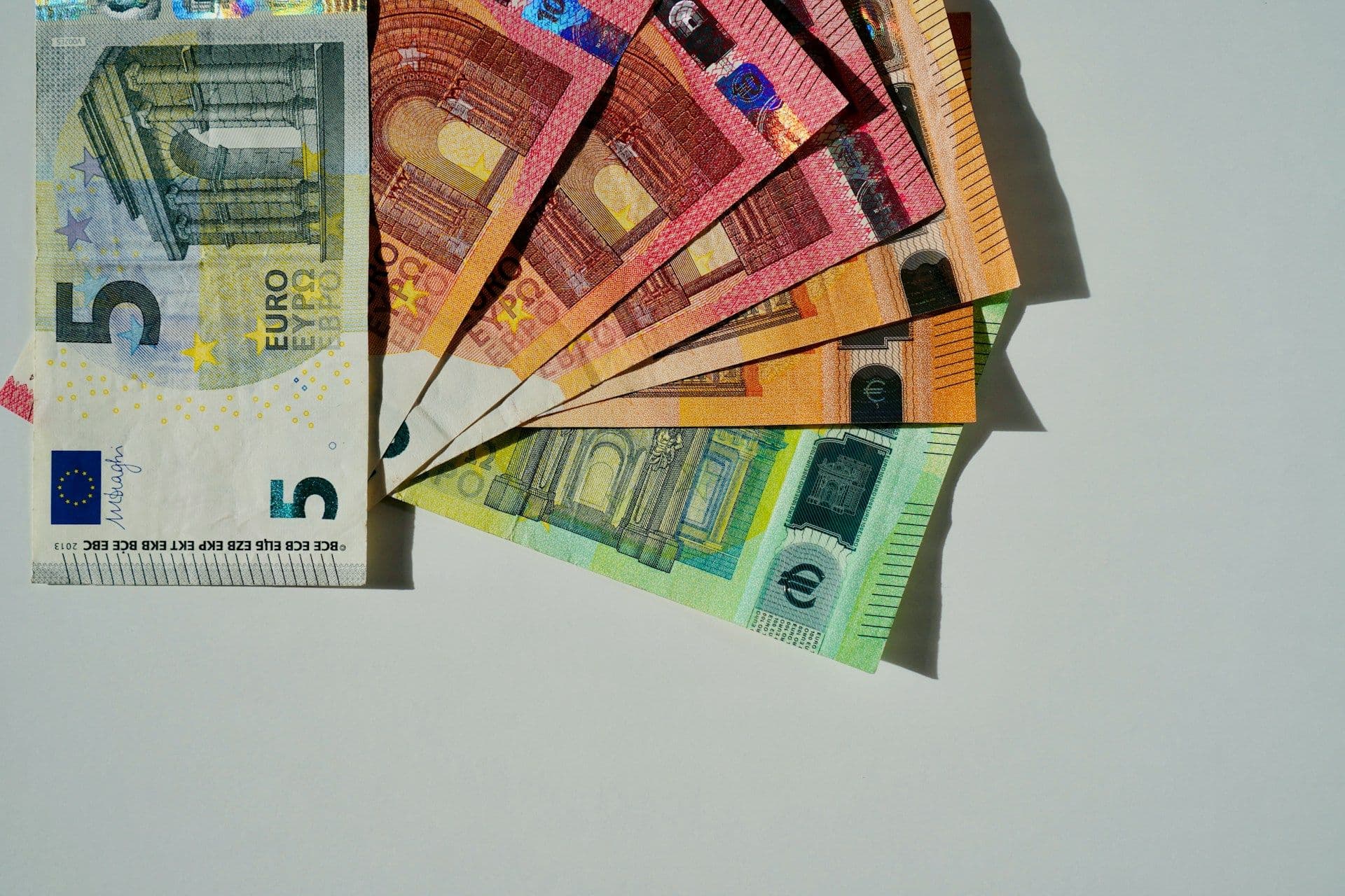 Salaries in Luxembourg cause struggle