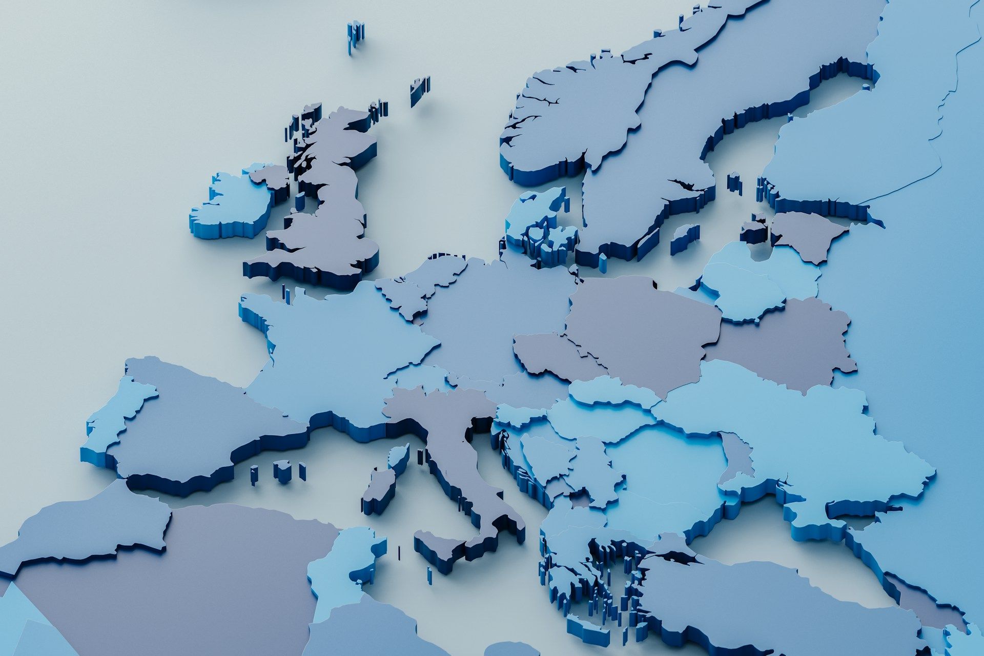 EU Fractures Grow as Commission Dismisses Compromise on Oligarch Sanctions