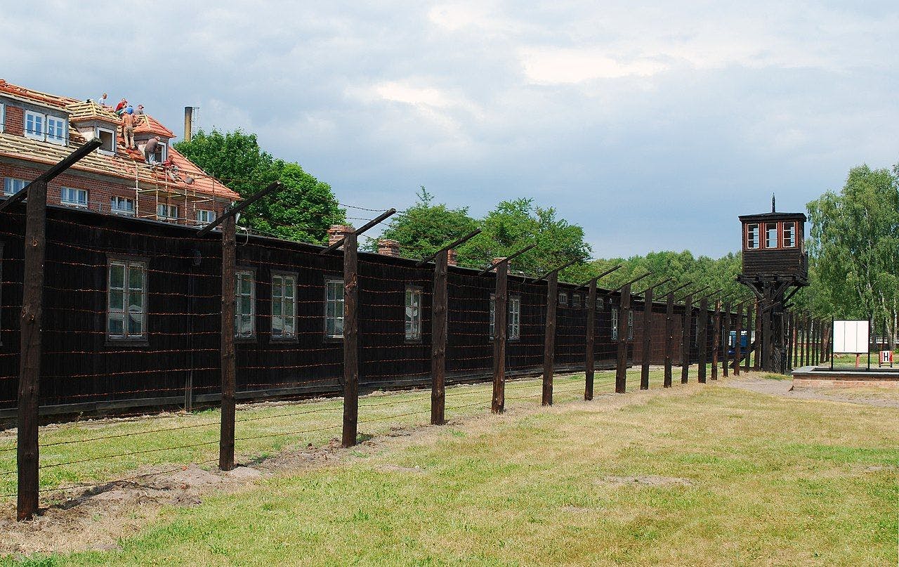 Экс-секретаря концентрационного лагеря будут судить в Германии за массовые убийства