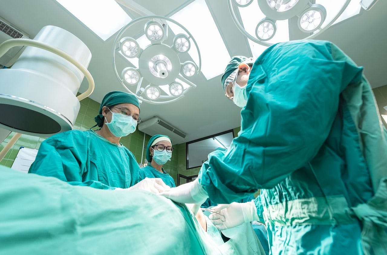 Больницы Люксембурга массово отменяют операции из-за загруженности