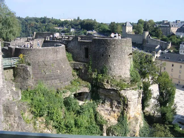 Частично реконструированный замок Бок. Источник: lb.wikipedia.org
