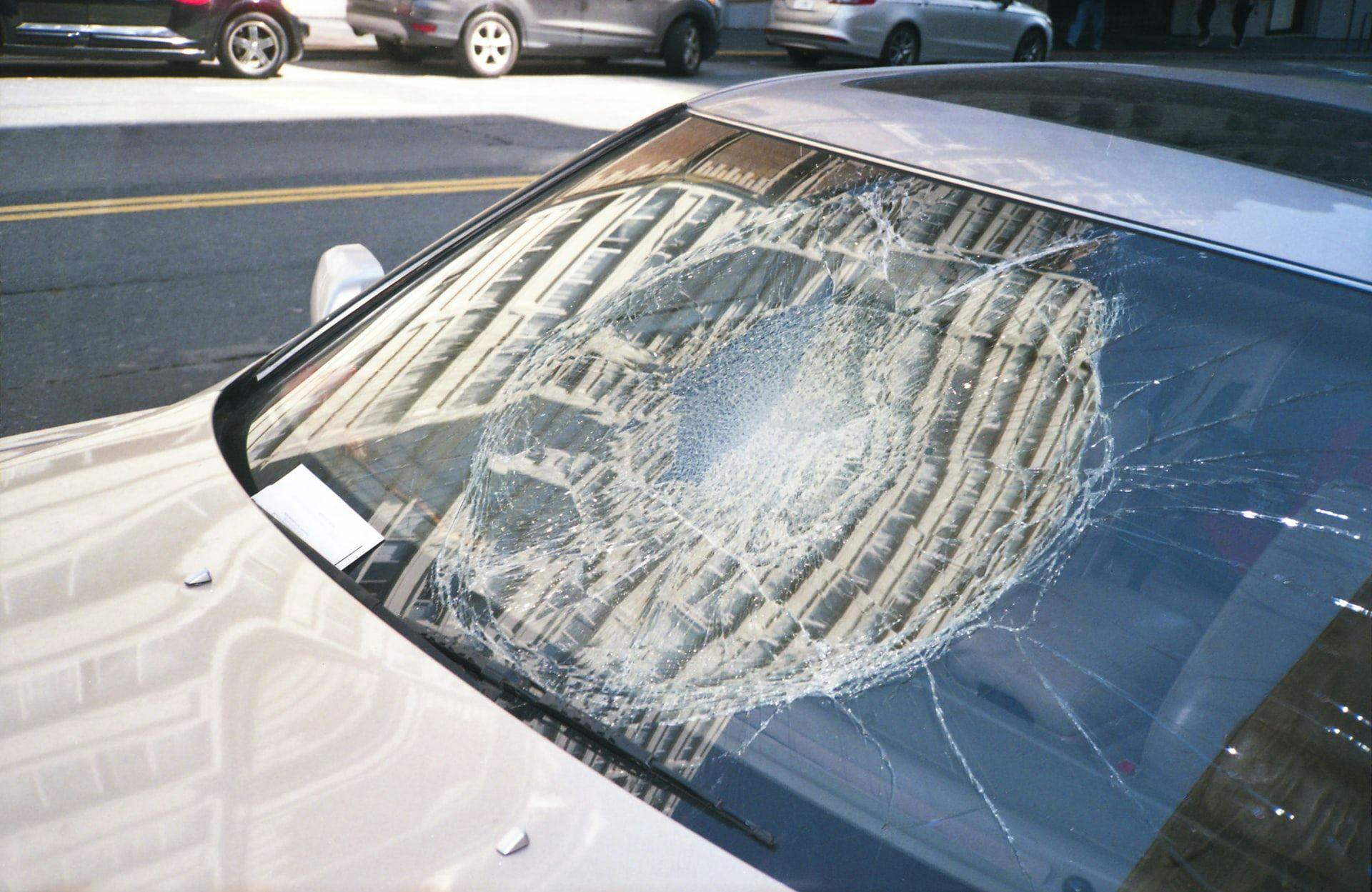 A 1000 euro reward for information about vandals who damaged 12 parked cars in Mersch