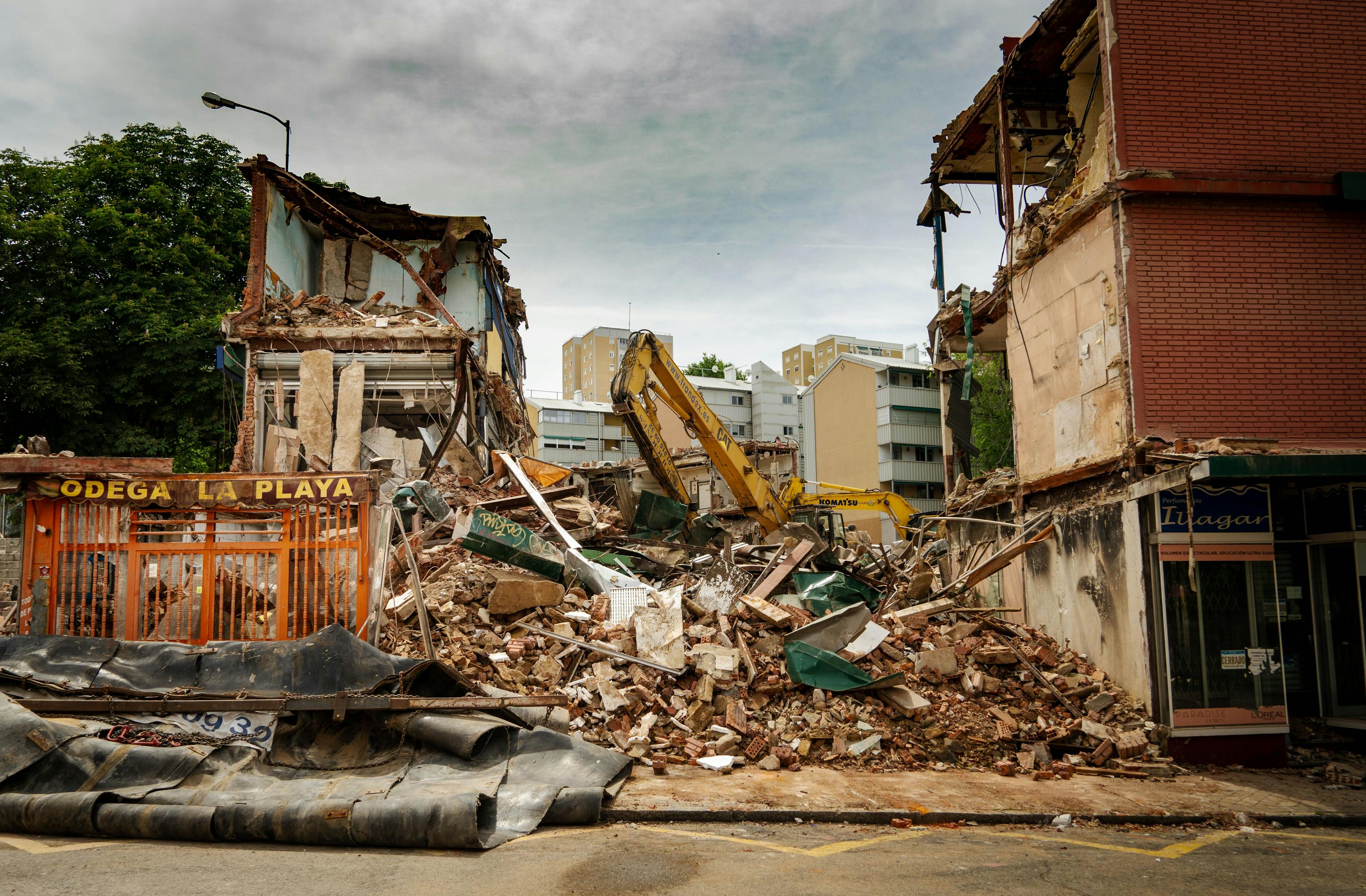 Последствия землетрясения, разрушенные дома