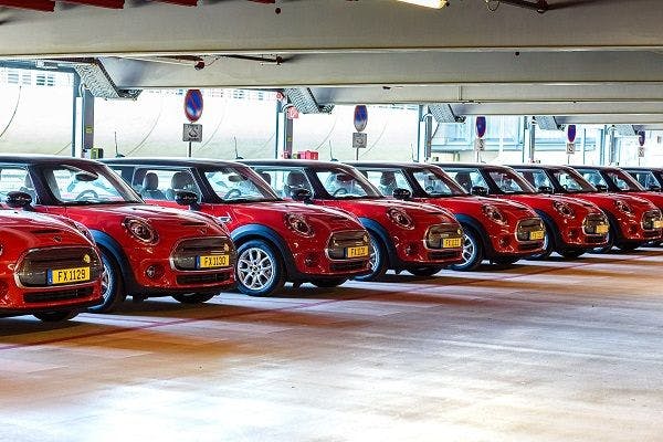 15 мини-электромобилей Mini Cooper SE пополнили парк компании FLEX Carsharing
