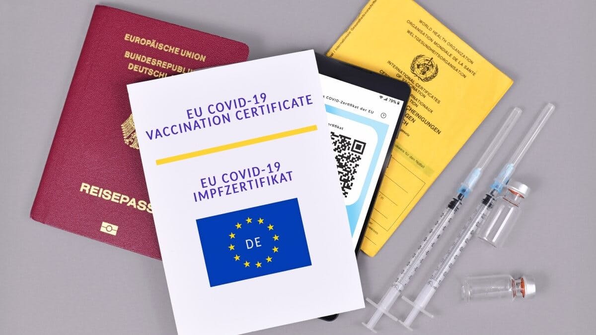 Во Франции вводят паспорт вакцинации