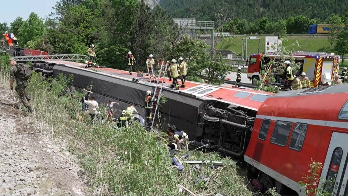 3 человека погибли при крушении поезда в Германии