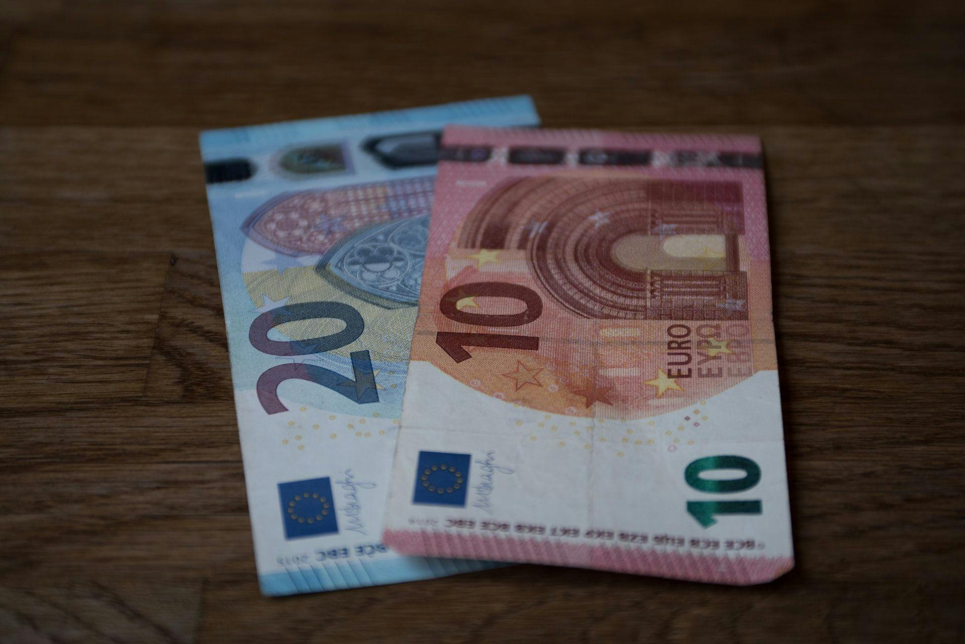 Less and less cash in the European Union