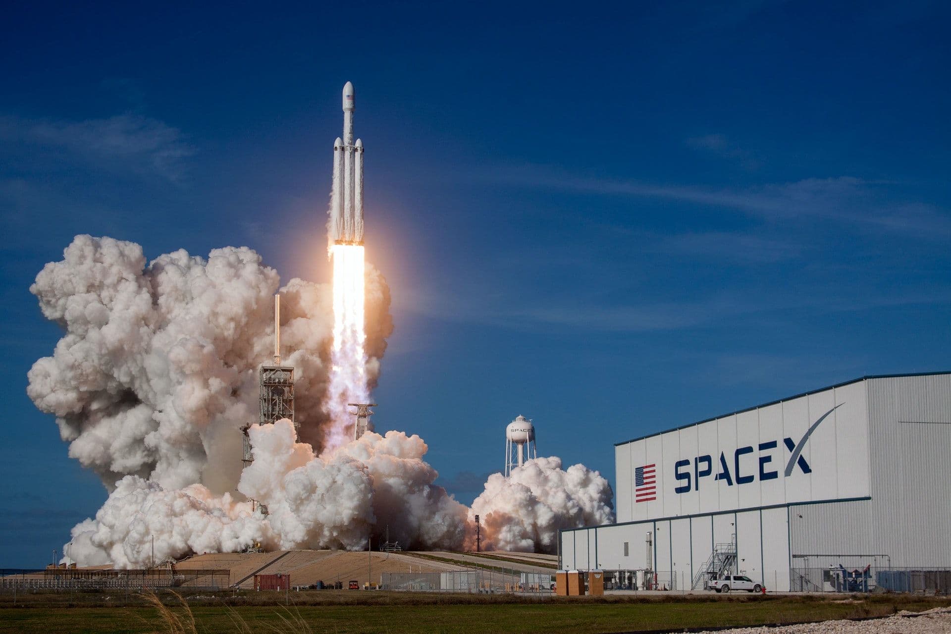 Первые туристы в космосе: SpaceX Falcon 9 стартовал во Флориде