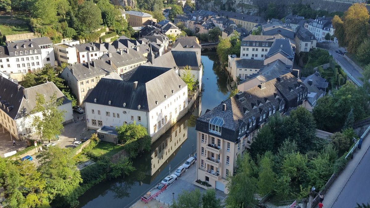 Как выглядит Люксембург с высоты птичьего полета. Видео