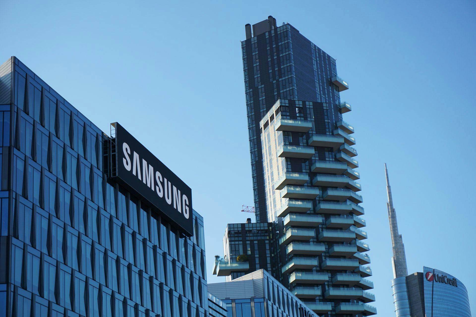 Samsung Electronics: доходы от продаж выросли