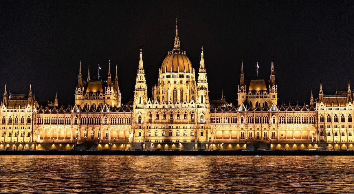 Венгерский премьер намекнул на возможность выхода из ЕС