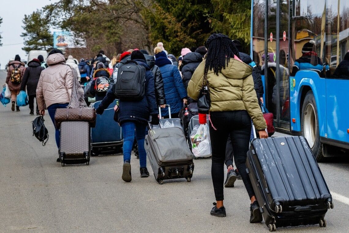 Ассельборн призывает остановить автобусы с беженцами