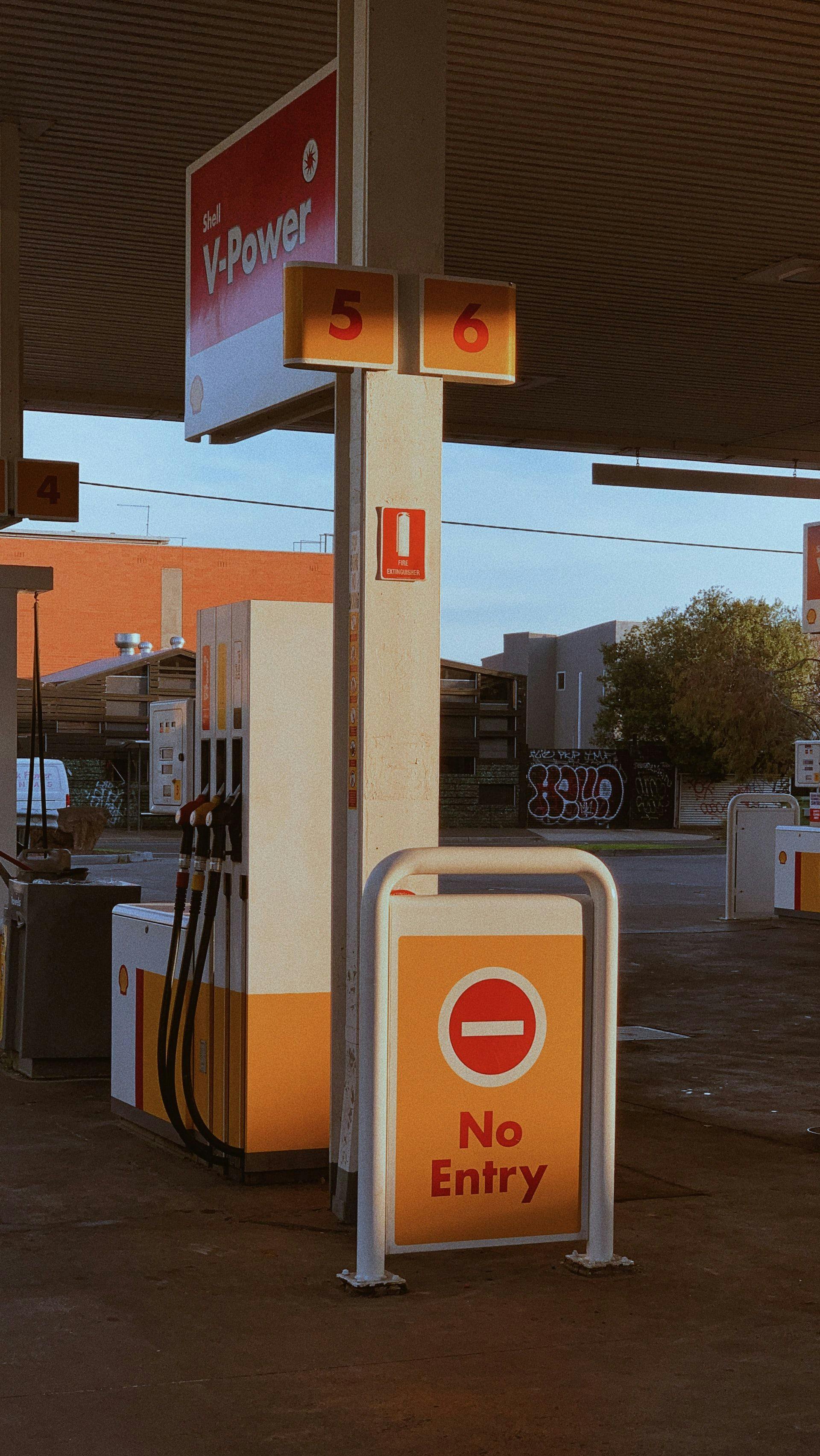 На приграничных заправках Франции кончился бензин. Виноват Люксембург?