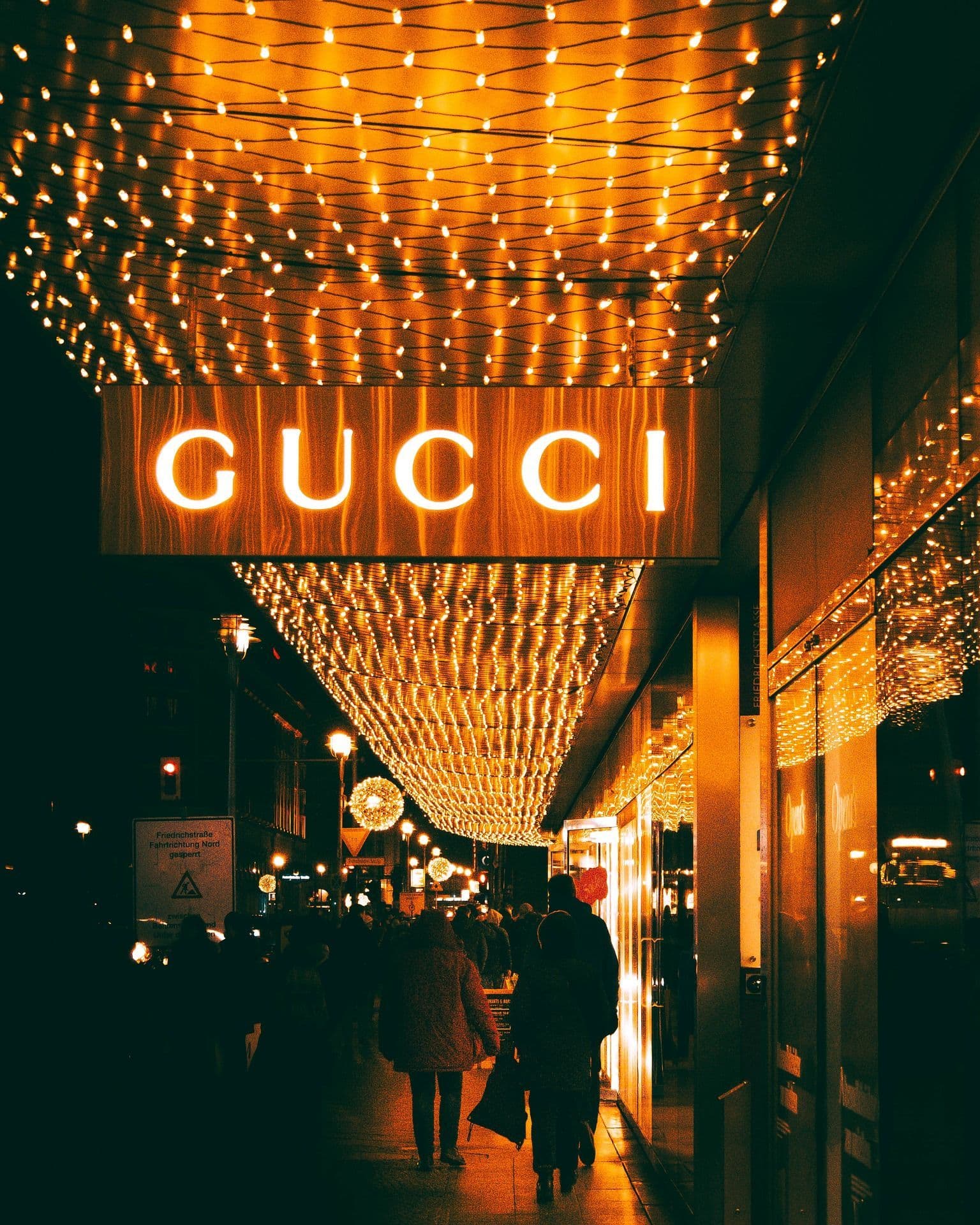 Владельца Gucci и Yves Saint Laurent уличили в создании офшорной системы вознаграждений