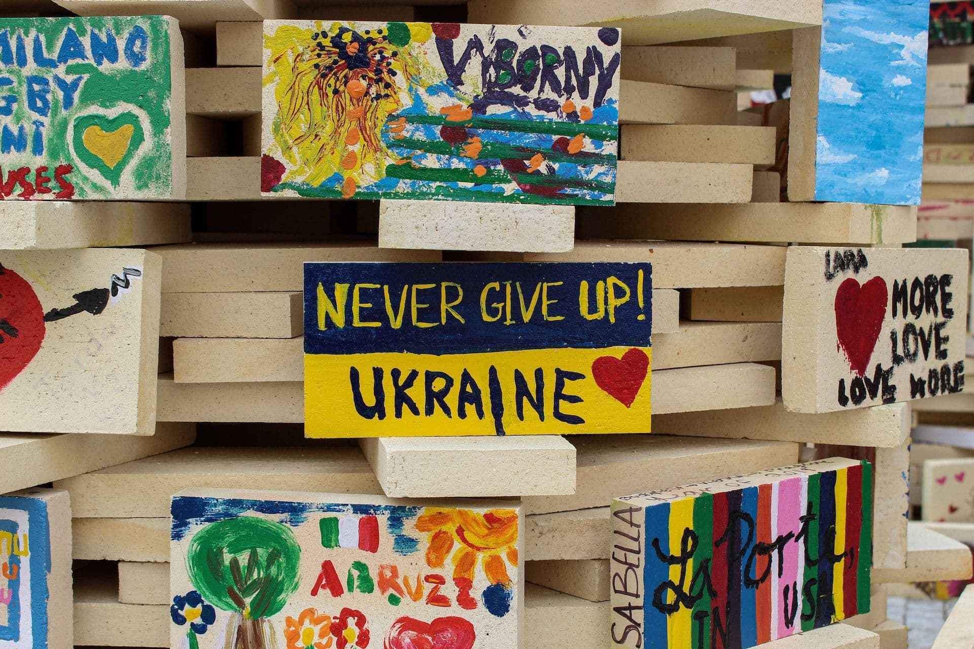 Положение на украинском фронте стремительно меняется: Украина говорит о контрнаступлении, Россия настаивает на преднамеренном отведении войск