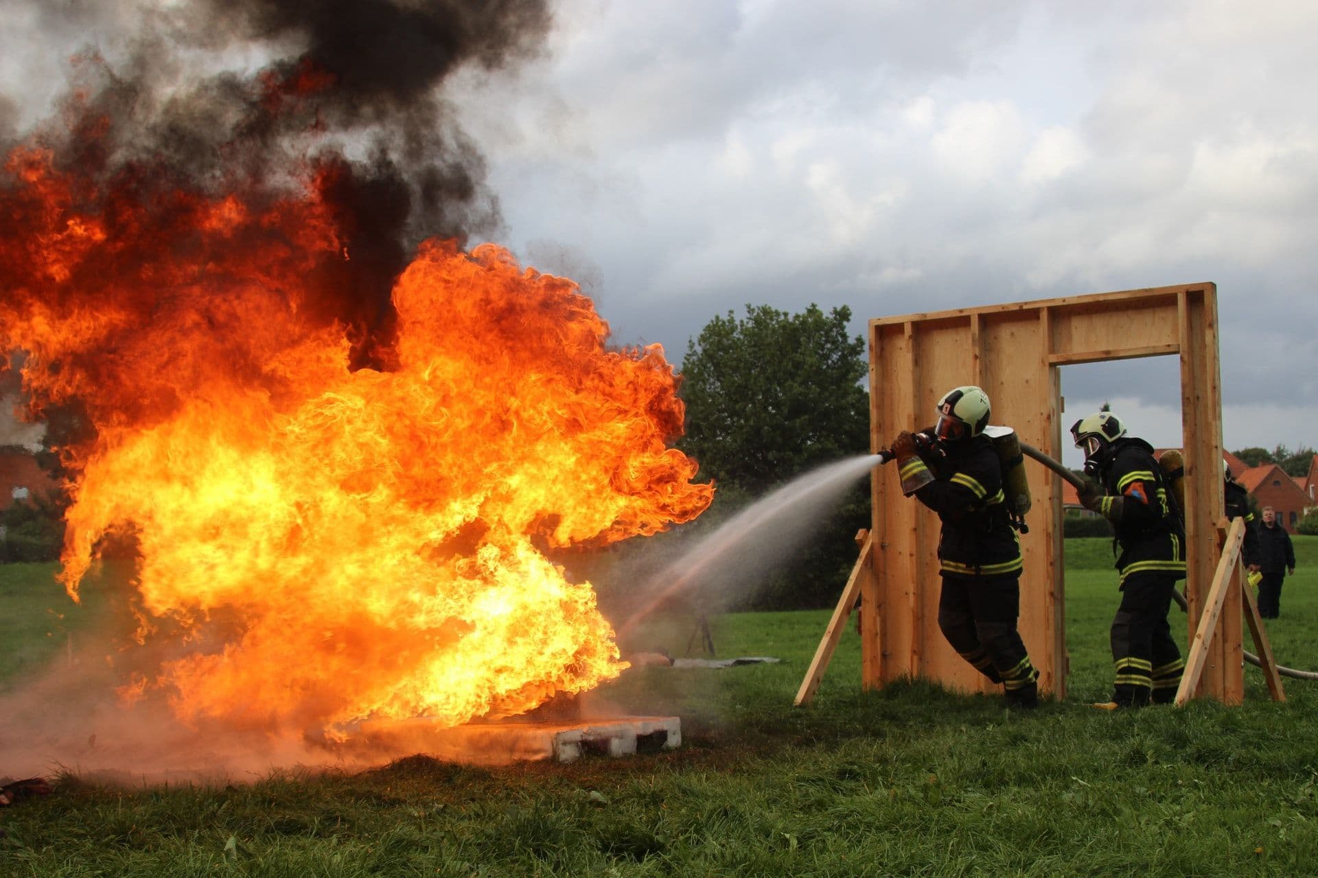 1,200 volunteer children train in youth fire brigades