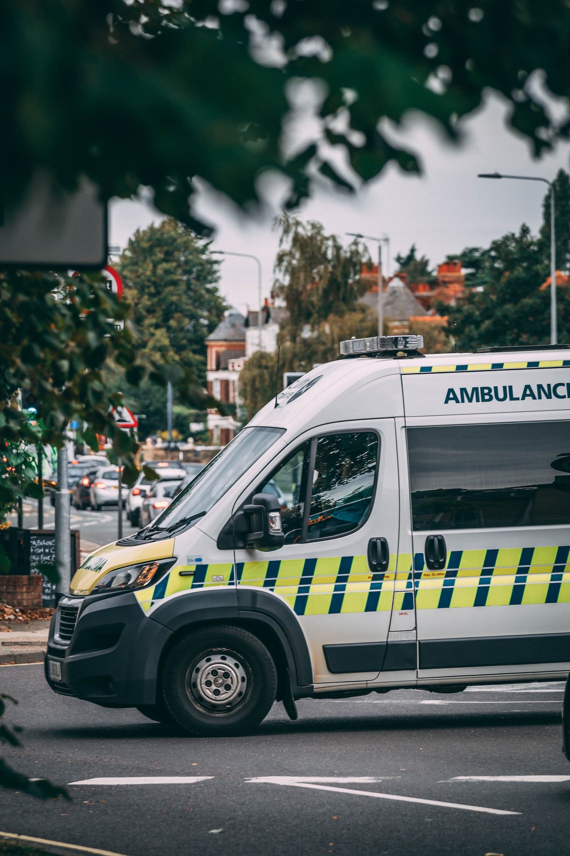 LUkraine absl отправила в Украину 10 карет скорой помощи в рамках проекта UAmbulance