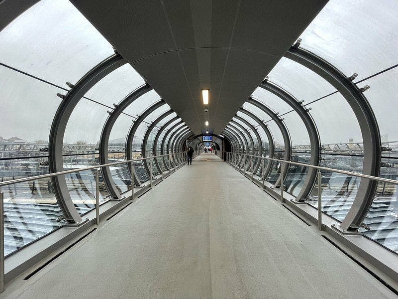 Новый пешеходный мост открыли в Люксембурге