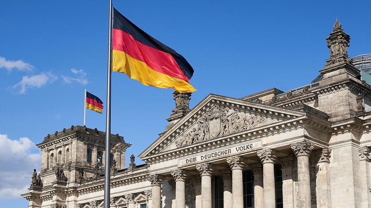 Посольство Германии возобновило выдачу туристических виз