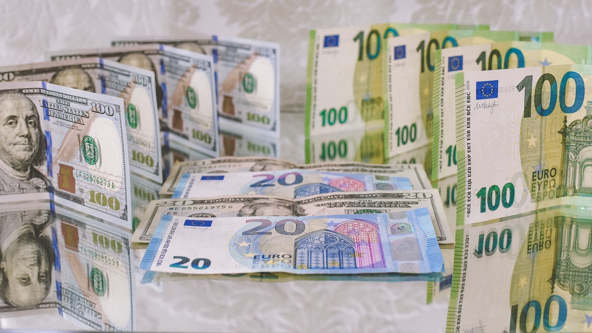 Euro cost suffers the worst fall since 2002