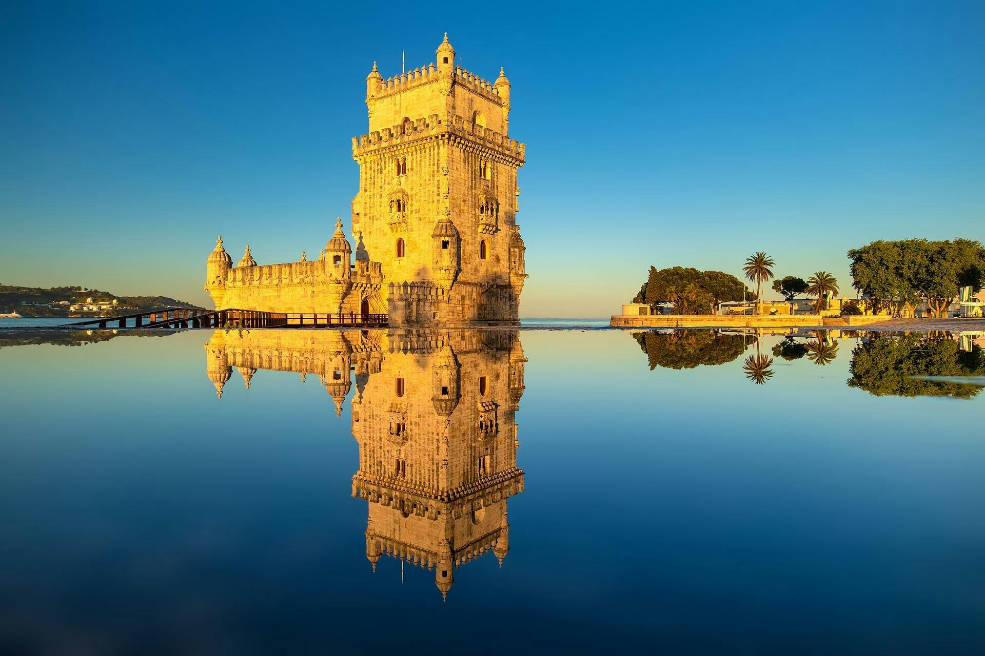 Лиссабон, Португалия, замок на воде