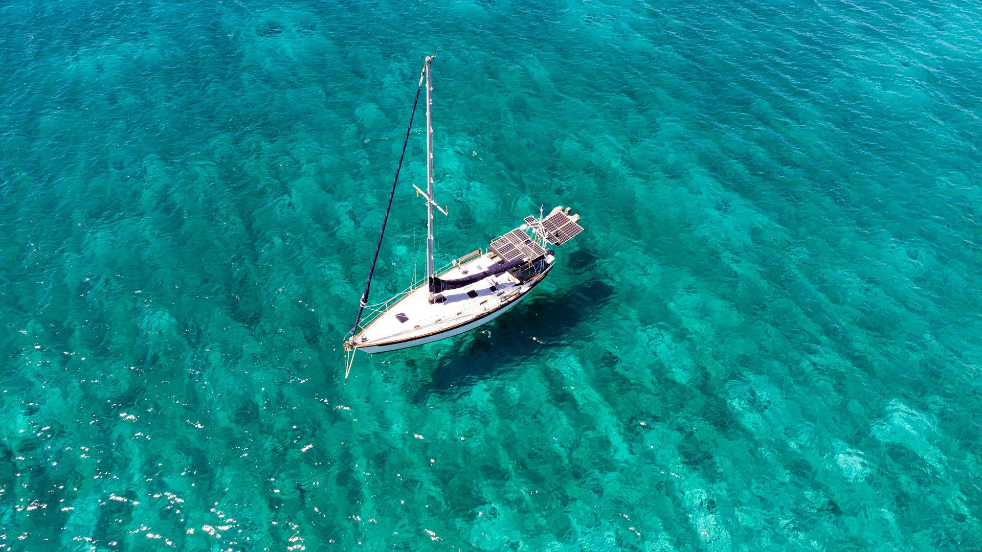 Comment choisir une location de yacht sans se ruiner : guide destiné aux débutants et aux navigateurs confirmés